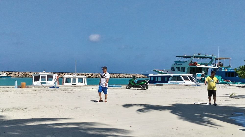 Select Village Maafushi Bagian luar foto
