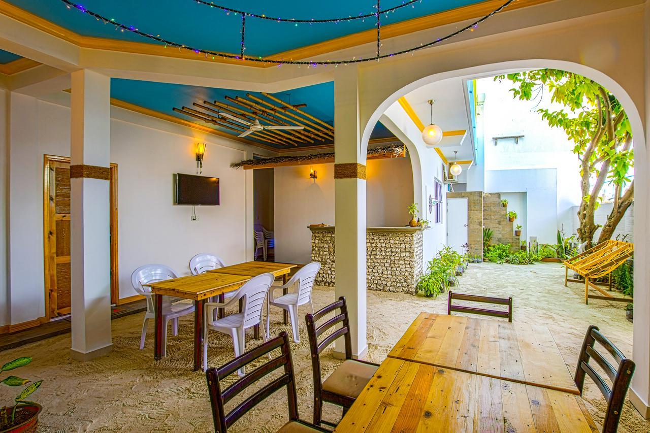 Select Village Maafushi Bagian luar foto