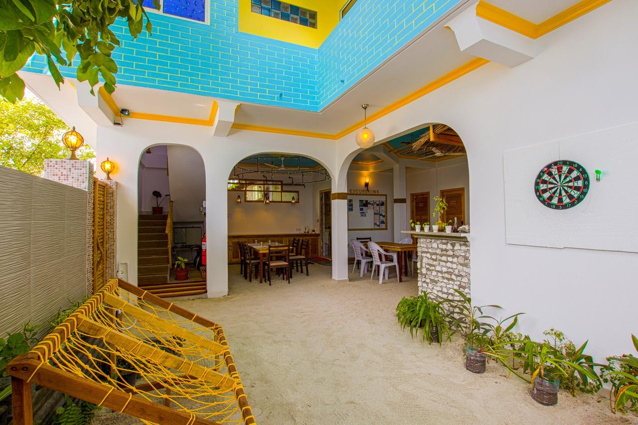 Select Village Maafushi Bagian luar foto