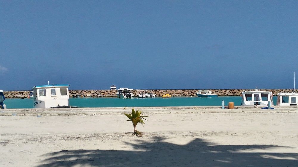 Select Village Maafushi Bagian luar foto