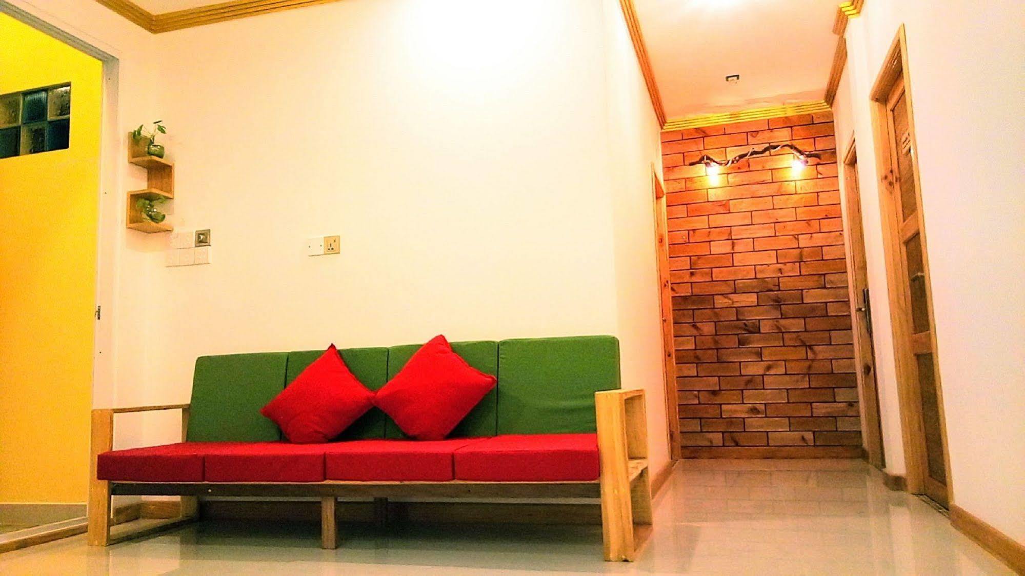 Select Village Maafushi Bagian luar foto