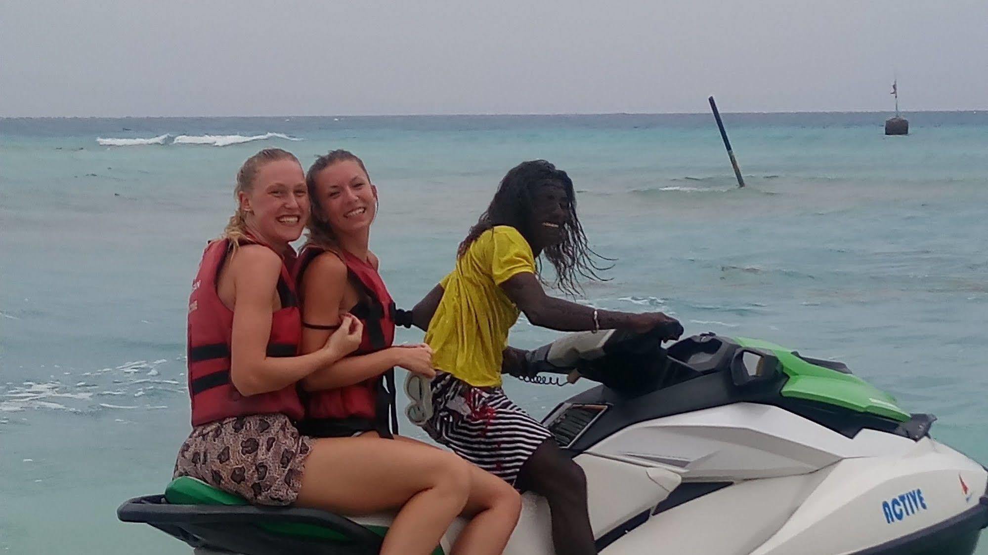 Select Village Maafushi Bagian luar foto
