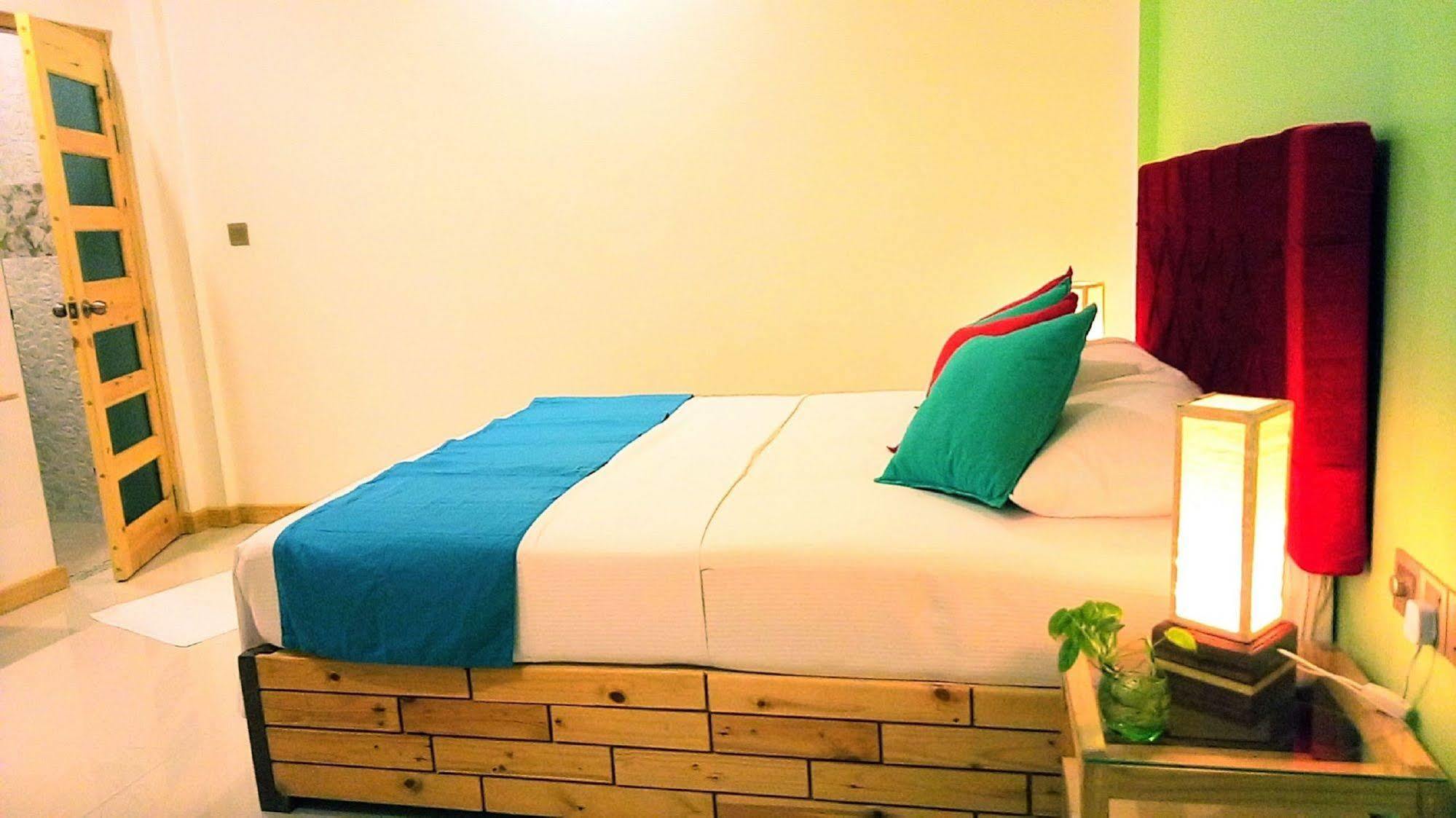Select Village Maafushi Bagian luar foto