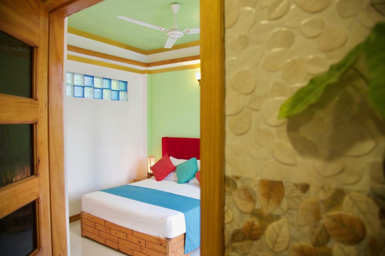 Select Village Maafushi Bagian luar foto